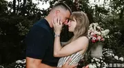 泰勒·斯威夫特官宣订婚，未婚夫为橄榄球运动员