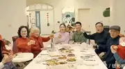 苗苗的妹妹苗艺博回应了在姐姐家常住的传闻表示自己未花郑凯的钱