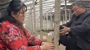 小二姐更新：胖出新高度 体型壮硕 精致打扮去旅游 网友：听劝 减肥吧