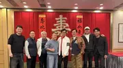 74岁谭咏麟为朋友庆生，一群人吃喝玩乐，和曾志伟嗨到凌晨