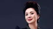 挤走田歌嫁二婚尤小刚，婚后19年不生娃被抛弃，如今孤单一人