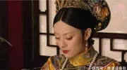 她13岁嫁给雍正，生下未来的皇帝，乾隆为她放下帝王的尊严