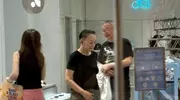 宋丹丹一家五口三里屯逛街，71岁赵玉吉满面春风，和儿媳有说有笑