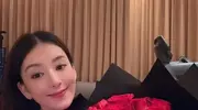 郭富城为38岁方媛庆生好甜！方媛三胎孕肚明显，少女脸贵妇范十足