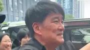 明星老了不敢认，不止白发，还有坐轮椅穿纸尿裤、满脸褶子啤酒肚