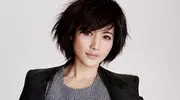 她凭实力拿下8次影后，如今52岁“无人敢娶”