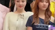 李小璐甜馨同台走秀，网友：甜馨还是像贾乃亮多！皮肤黑骨架大