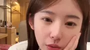 自曝女儿被“抢走”后，被前公司索赔的黄一鸣，又给内娱提了个醒