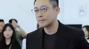 麻六记举办合伙人峰会！汪小菲盛装出席，黑西装配高跟鞋很抢眼