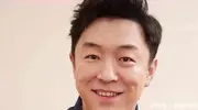 百亿影帝家事曝光，阿尔茨海默困住全家，儿子怕被遗忘不敢回家