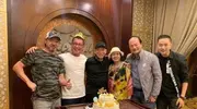75岁女星罕见露面，情绪失控引热议，背后故事令人唏嘘