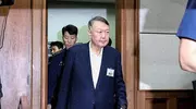 李在明手段太毒，尹锡悦发白脸凹，不敢再脱衣撒泼，绝望请求保释