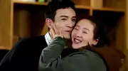 从姐弟恋到母子相？经超夫妇藏区同框，再次掀起争议