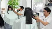 蓄发四年，一刀剪落！崇明少女完成心愿！