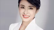 只因女儿一句话，就毅然决然离开央视，如今57岁的周涛再创辉煌