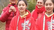 泪目！洋媳妇奇娜父母来华奔丧，杨淙下跪迎接，婆婆鞠躬说对不起