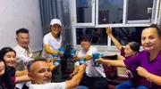 汤唯祖孙三代同框，9岁女儿个头真高，72岁母亲打扮时髦气质超好