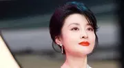 成名后与初恋离婚，转身嫁富商的周涛，尝到了一意孤行的“后果”