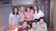 张卫健妻子近照引发争议，模样差异引热议，背后故事引人深思。