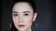她被斥陪睡上位，成性感欲女代表；获奖怒怼海清，坚守自我不妥协