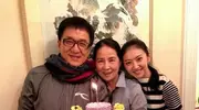 72岁林凤娇大变样!与成龙一岁之差却像两代人，一脸苦相认不出来