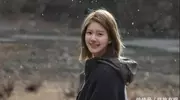 赵露思控诉经纪公司压榨她，做局让她续约，意图利用舆论无痛解约