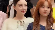 李小璐带女儿走秀，12岁穿成熟装，橙头发引争议