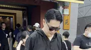 知名歌手千百惠遗体告别仪式举行，黄安伤心痛哭，久久不愿离去