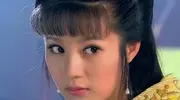她出道便靠姑父走红，姑父另结新欢后，如今彻底沦为了18线演员