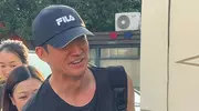 王阳一家三口旅游出行，妻子高斯优雅从容，女儿活泼又俏皮