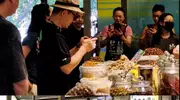 任贤齐朱丹素颜逛杭州菜场！朱丹嗓门大砍价，网友：比主持人好用