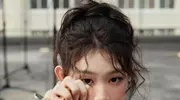 小沈阳女儿晒写真美照，18岁沈佳润高级脸超美，明星气质越来越足