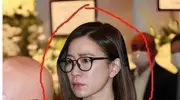 万万没想到佘诗曼火了， 不是因为新剧而是她在许绍雄追悼会上的素