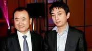 71岁王健林现身新疆，瘦成皮包骨，王思聪却本性难改依然沉迷女色