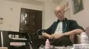 港星因病留院两月靠氧气机生活,81岁终生未婚,曾与汪明荃有过恋情