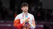 粉丝震怒！孙颖莎奥运会证件照年龄弄错？王楚钦满脸痘形象差