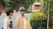 51岁何炅乌镇潮翻！阔腿裤+小包比彭昱畅还年轻，网友看懵！