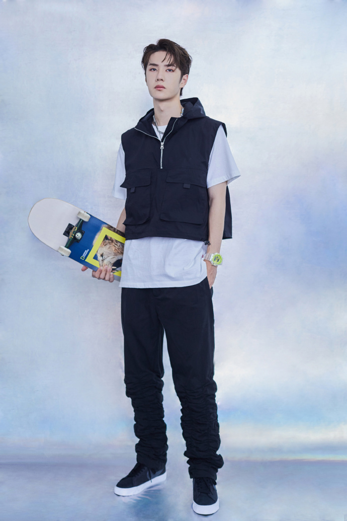 决战巅峰之夜,王一博率领队员帅气开场,拉风舞蹈 滑板秀聚焦全场目光