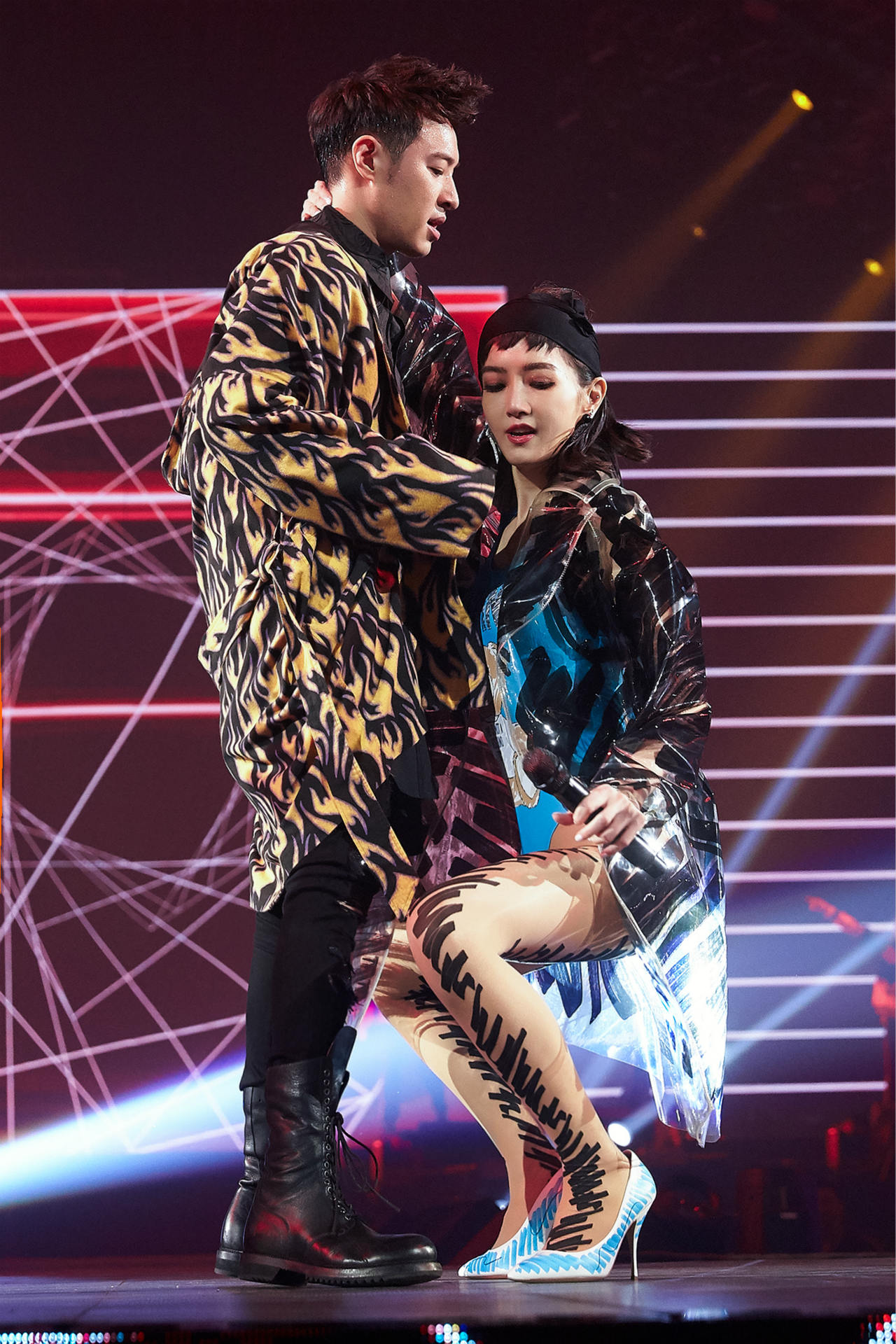 演唱会紧扣"诞生","happiness(幸福)","love(爱)","alpha(创使者)"和"