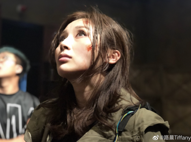 路晨晒猎枭杀青照上演眼神杀网友大呼眼里都是戏