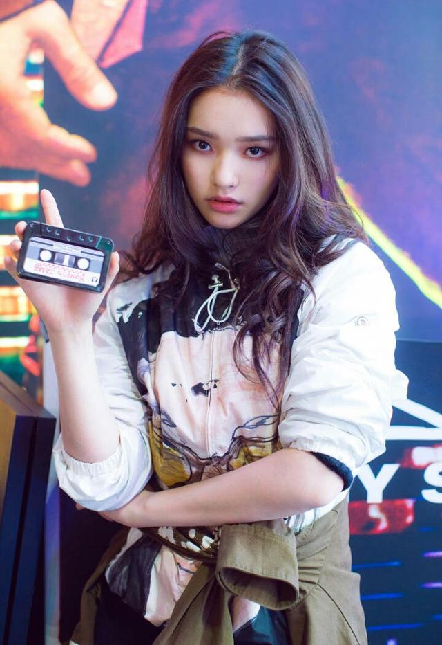 她是拥有高级脸的95后小花资源给力一出道就能搭档电影女主角