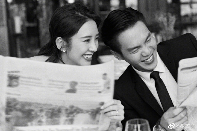 婚礼现场曝光露天草坪举行唐艺昕一袭白色及地婚纱走向张若昀