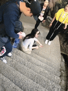 搞笑gif: 哥们,套路好深呀,佩服佩服 - 360娱乐,你开心就好