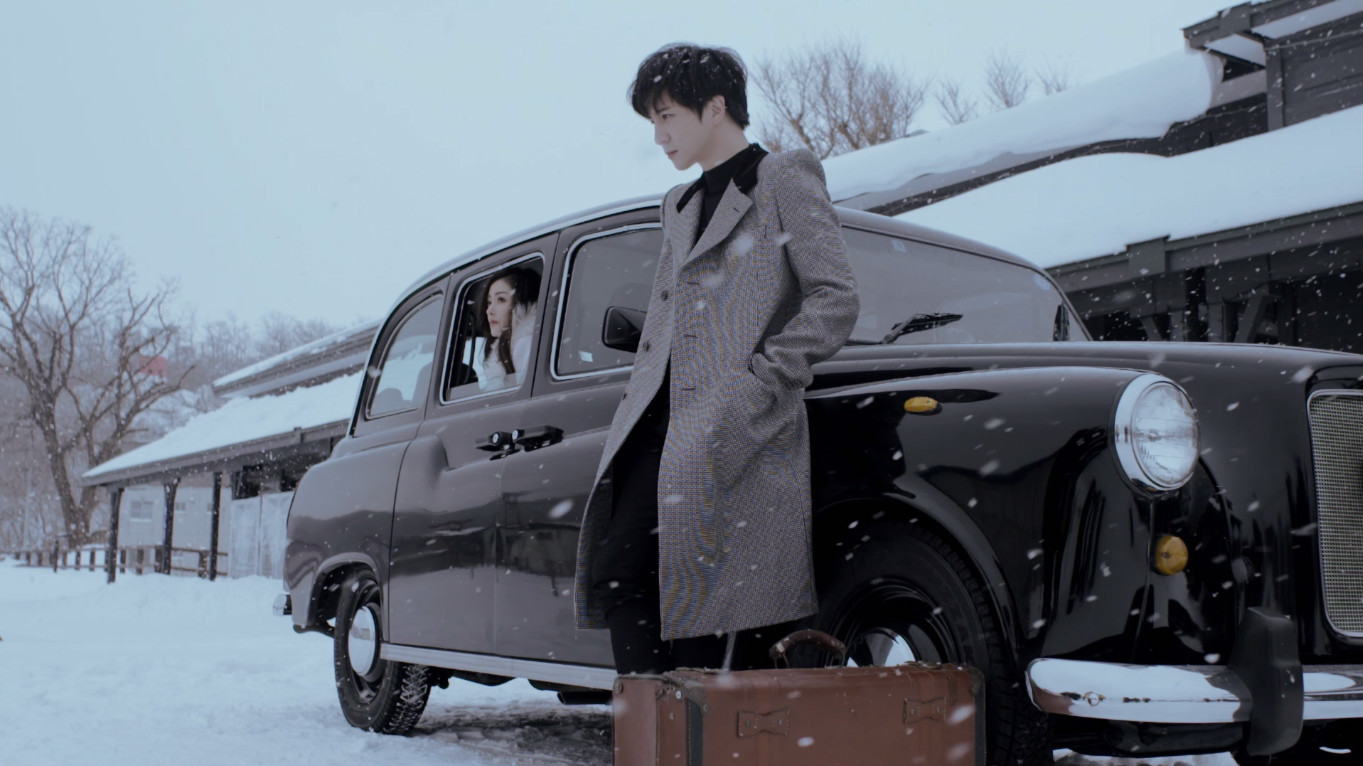 薛之谦诗情单曲《陪你去流浪》mv上线 与张天爱演绎凄美情愫