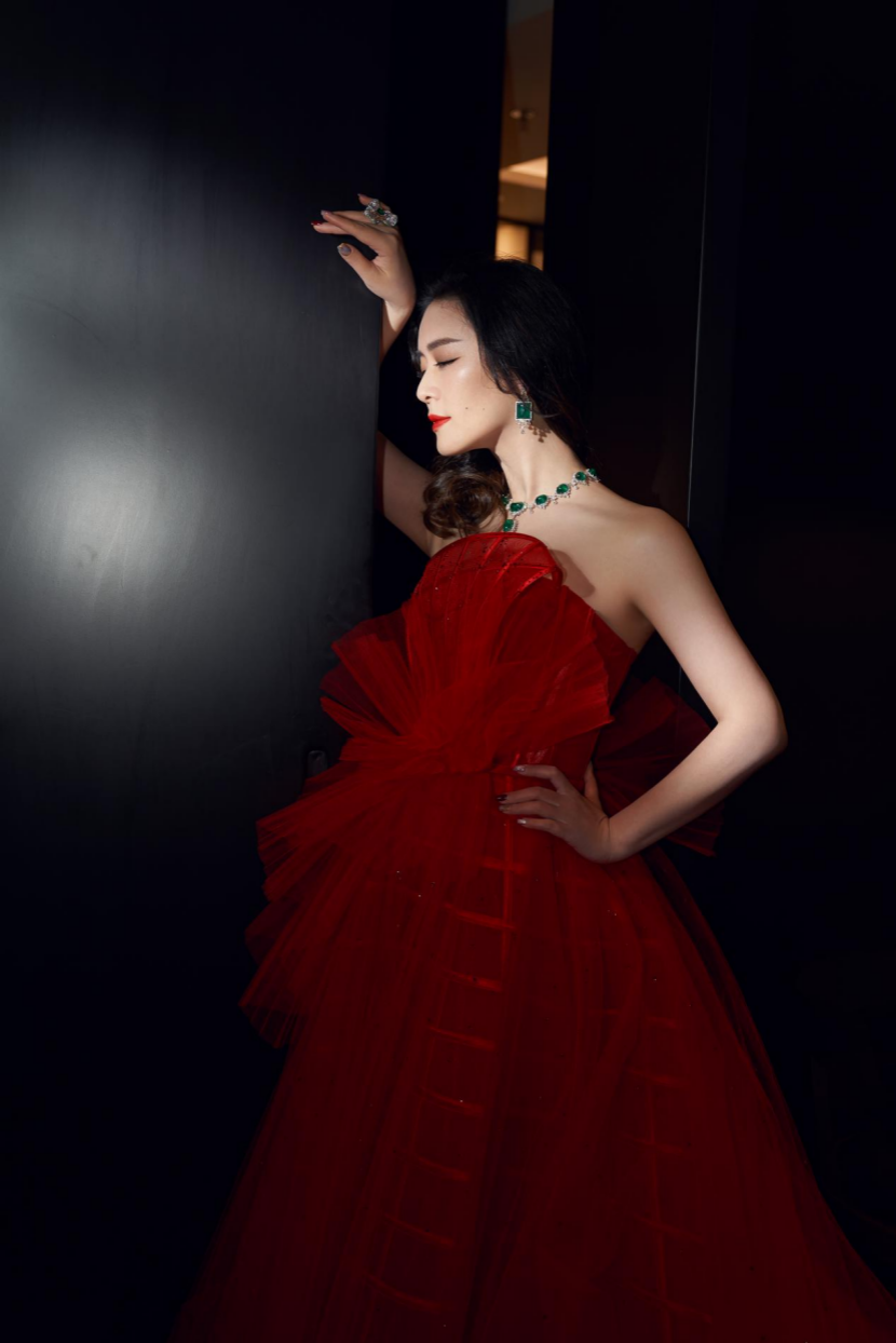 田海蓉红遍搜狐时尚盛典为乘风破浪的姐姐颁奖