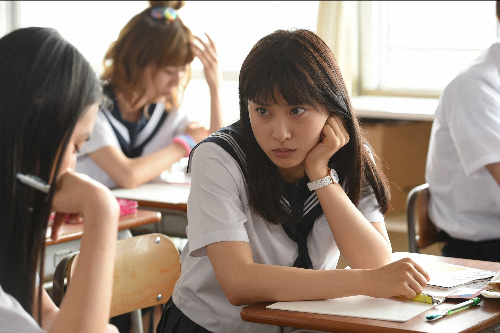 青春后空翻土屋太凤广濑铃首次同框大长腿吸睛