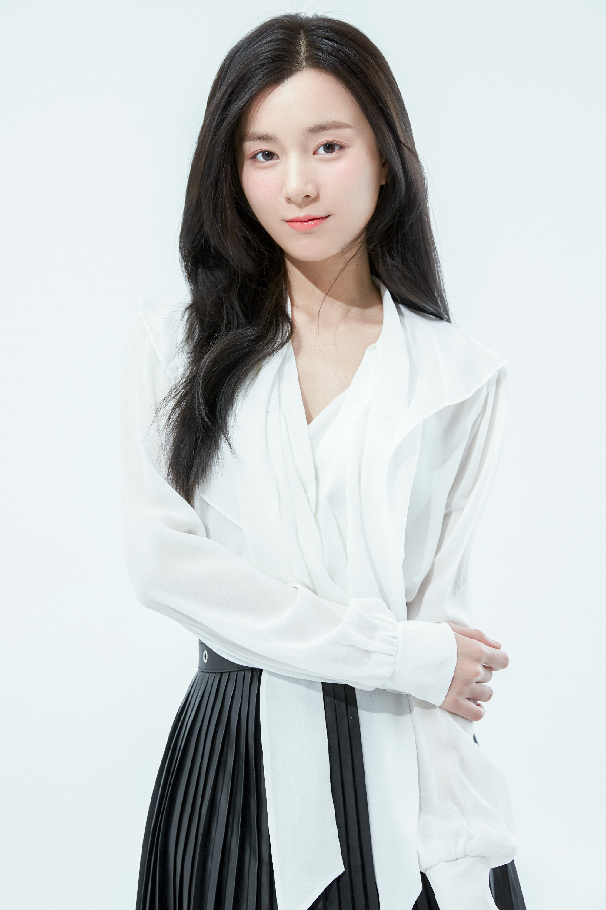 郑舒环新写真曝光气质纯美仙气十足