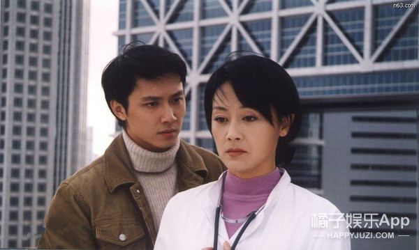 第一部描写姐弟恋的国产剧应该是16年前王姬和冯绍峰演的《爱情密码》