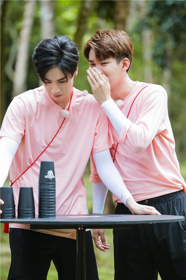 《二十四小时》春节档连播收视口碑双丰收 获《人民日报》官微发文点