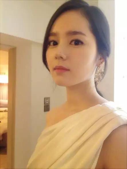 她是韩国第一美女,零绯闻最爱权志龙,结婚十一载终获千金.